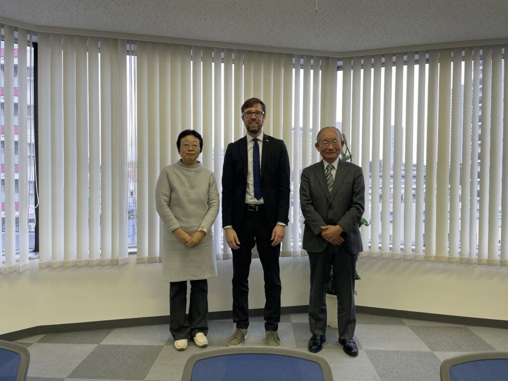 ドイツ大使館一等書記官。本会会長、副会長と懇談